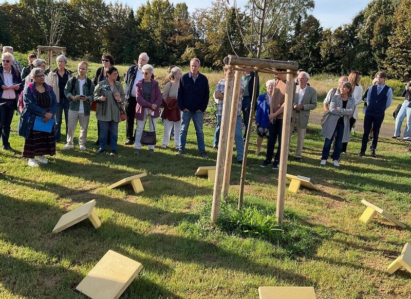 L'inauguration de la forêt sanctuaire de Schiltigheim, calibrée pour accueillir 1700 sépultures aux pieds de ses arbres-concessions.