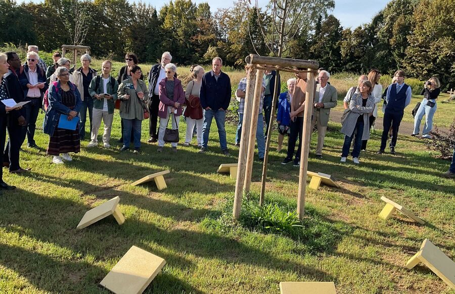 L'inauguration de la forêt sanctuaire de Schiltigheim, calibrée pour accueillir 1700 sépultures aux pieds de ses arbres-concessions.